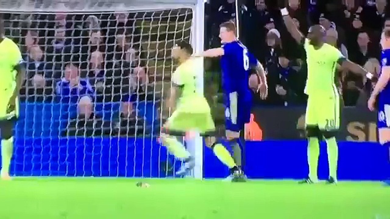 Nicolás Otamendi HILARIOUS DIVE - Leicester City vs. Manchester City