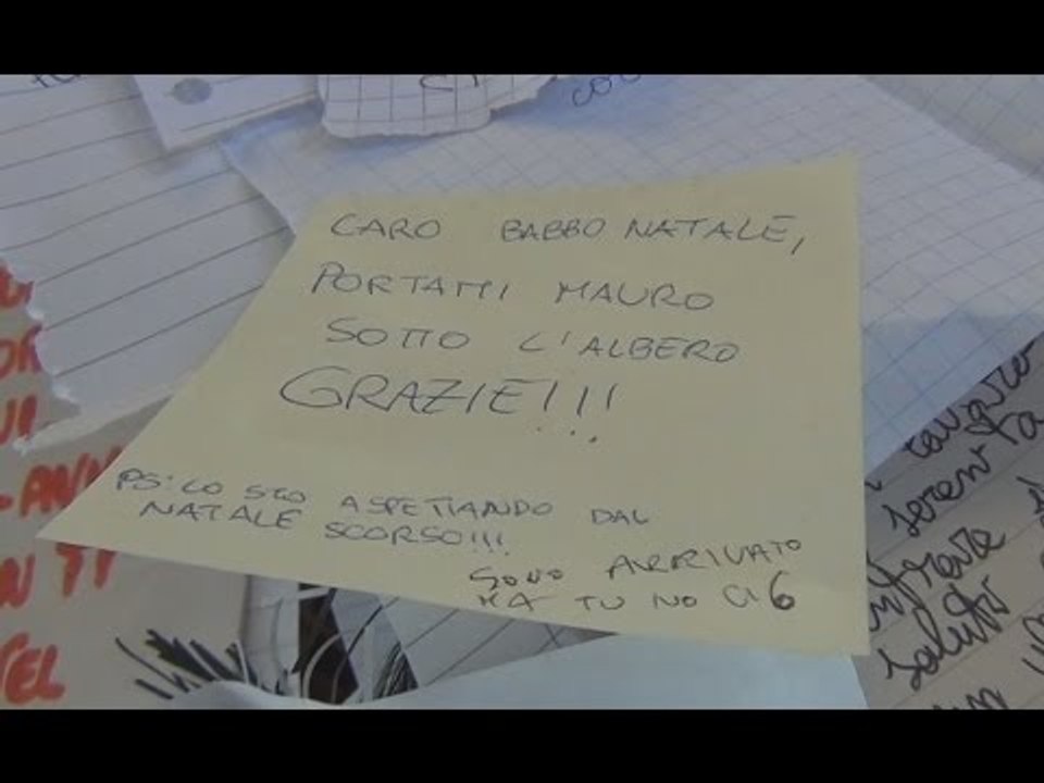 Napoli - Natale, l'Albero dei Desideri alla stazione Garibaldi (24.12.15)