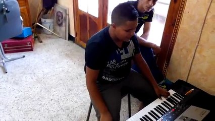 الطفل الموهبة 14 سنة ابهرالشاب وحيد بصوته الرائع j'espère tkouni ghaya 2016 -