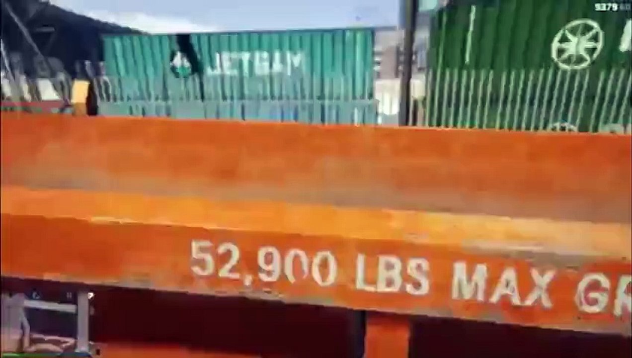 GTAV Gameplay - Train Jumping