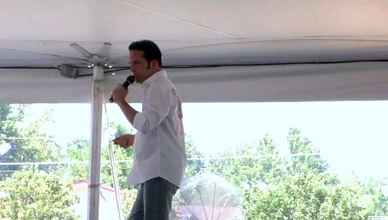 Dwight Icenhower sings 'I Gotta Know' Elvis Week 2007