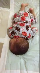 funny videos  Un bébé se réveille en dansant highlights 2016