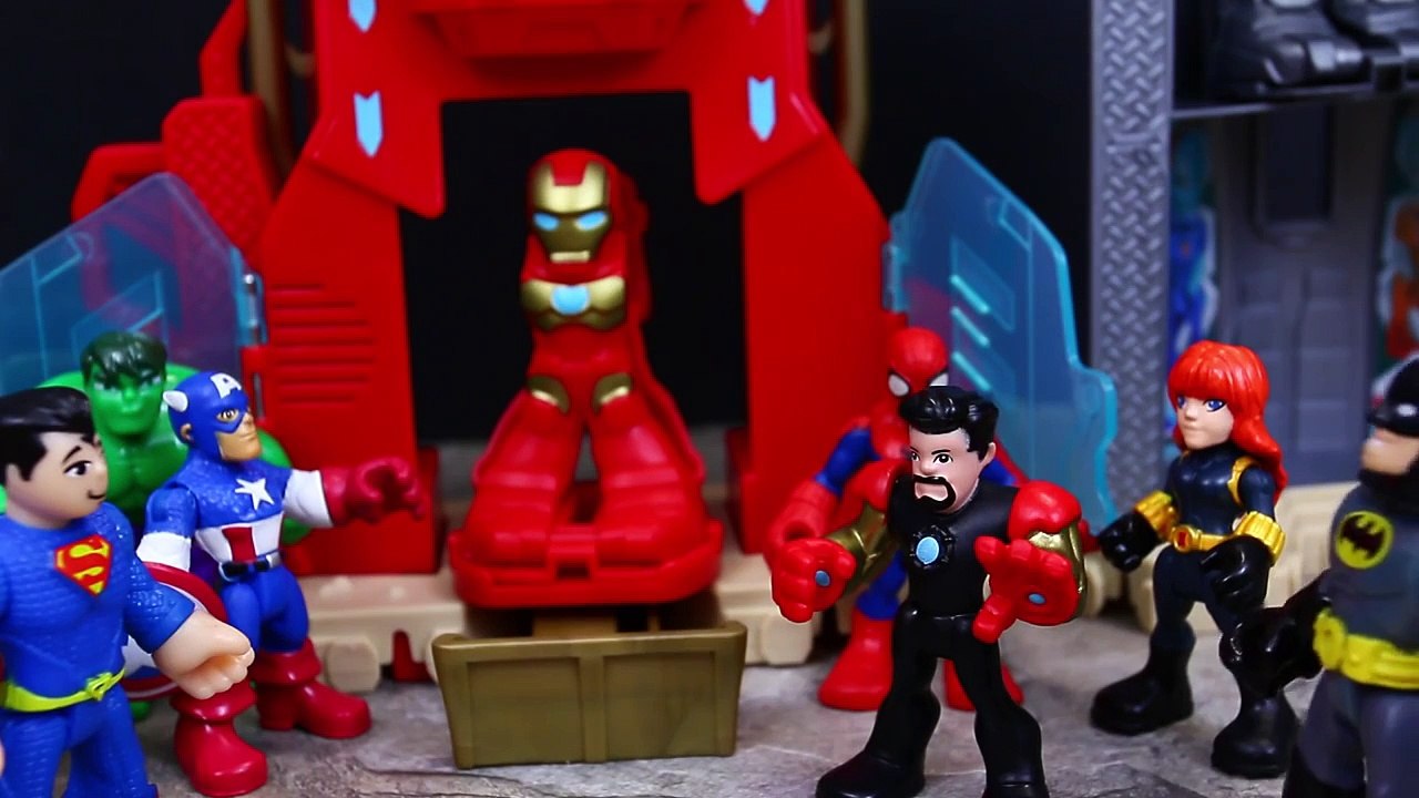 Ironman Shows Off Armor Up Fortress Batman and Superman Get Stuck in the War Machine Suit