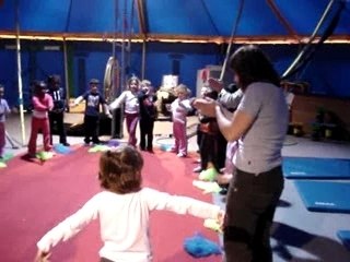 Graine de cirque - Les enfants s'échauffent