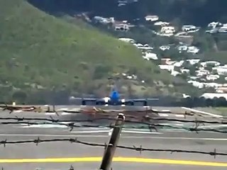 Yakın mesafeden yolcu uçağının kalkışı