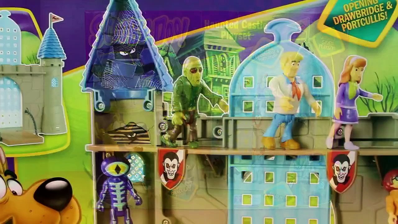 Disney Cars McQueen Mater & Imaginext Batman Go Trick Or Treat In Scooby-Doo Halloween Mansion