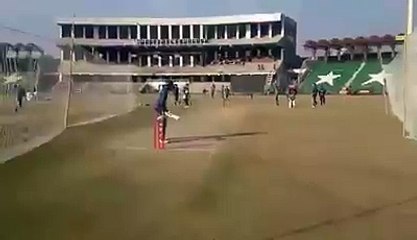 Muhammad Amir Bowling to Azhar Ali