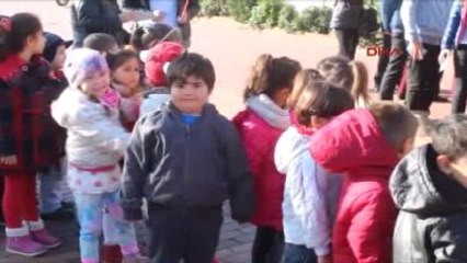 Çanakkale Bozcaadalı Öğrencilerden Yaşlılara Yeni Yıl Tebriği