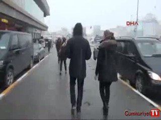 Taksim'de kar yağışı başladı