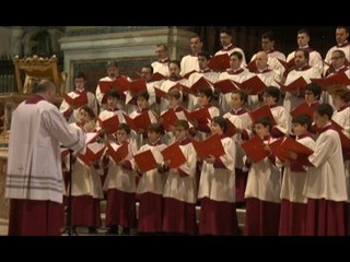 Napoli - Il Coro del Papa si esibisce al Duomo (30.11.15)