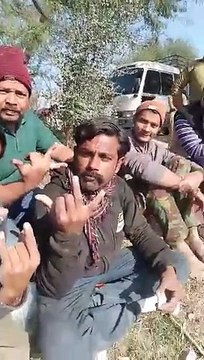 Waqar Zaka is showing his team to that perform his tasks!