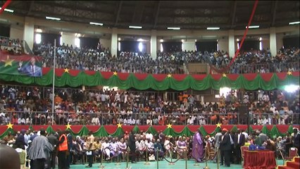 Burkina: Kaboré investi, fin de la transition post-Compaoré (2)