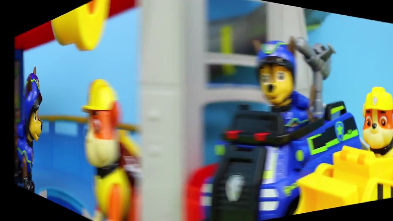 Paw Patrol Chase and Rubble Rescue Duplo Lego Spiderman Superheroes at Adventure Bay Townset