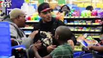 Le rappeur T.I vient offrir des cadeaux dans un supermarché des USA