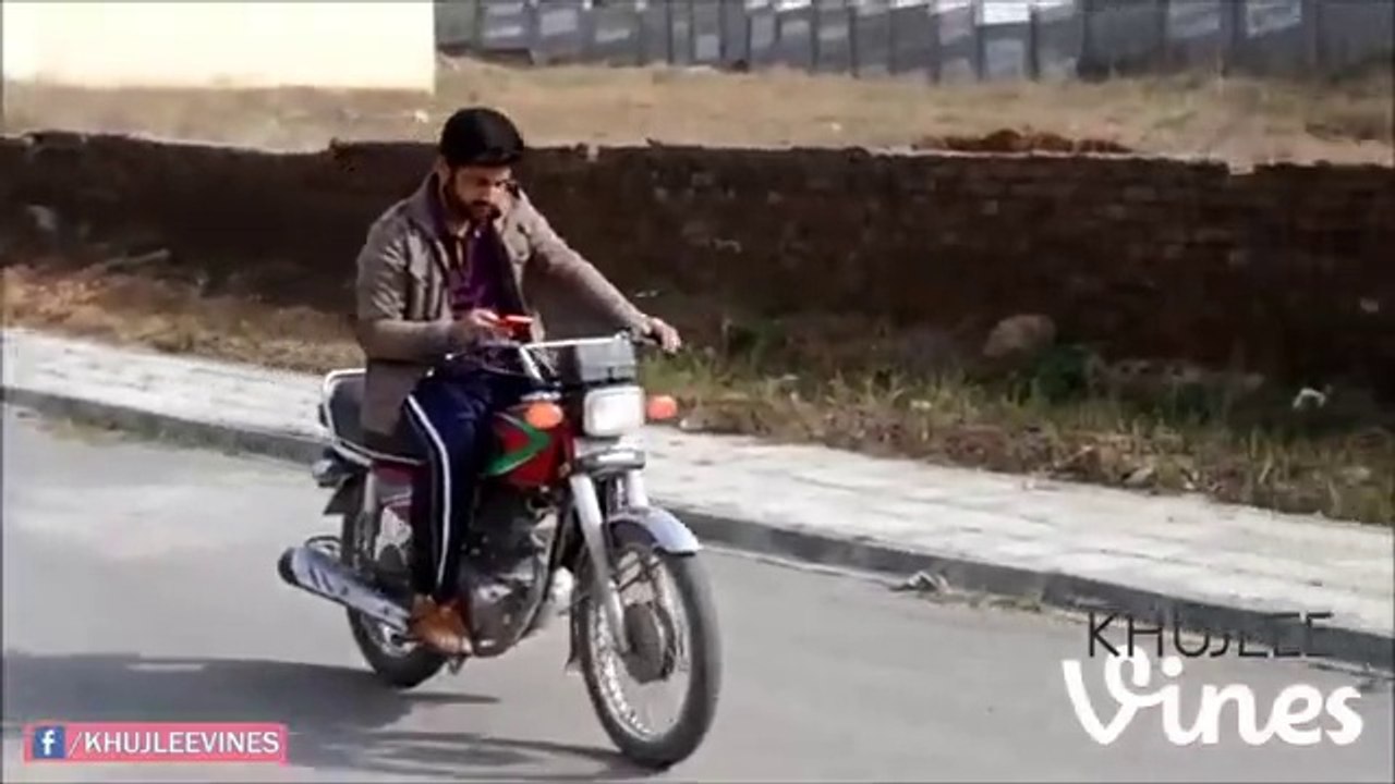 Desi people Fighting  Very Funny Pakisttani Clips Video by Khujlee Vines Must Watch