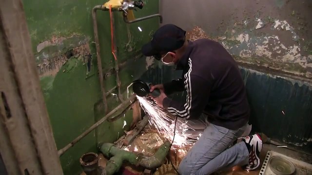 Демонтаж старых водяных труб