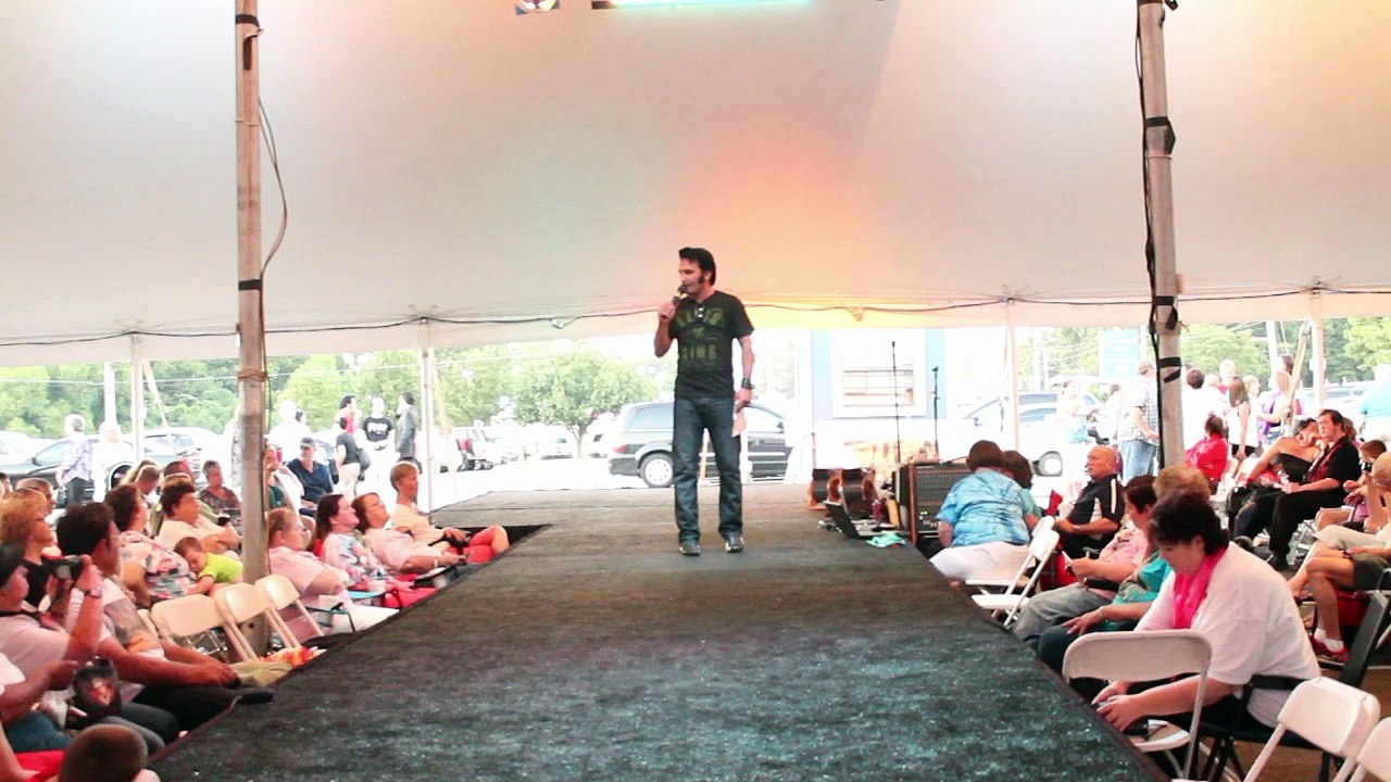 Gordon Davis sings an Elvis tribute song at Elvis Week 2014