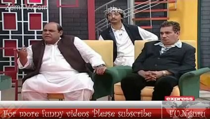 Agha Majid (Aaroo Grenade)  and Nasir Chinyoti as  Bookie in Khabardar