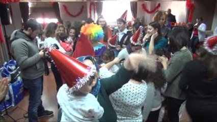 İzmir Mucizeyi Gerçekleştirip Lösemiyi Yenen Çocuklarla Yeni Yıl Kutlaması