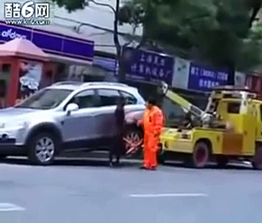 Tow Truck Vs Chinese Lady [Very Funny!]