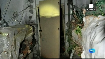 Maaşına el koymak için tavan arasına kitlediler