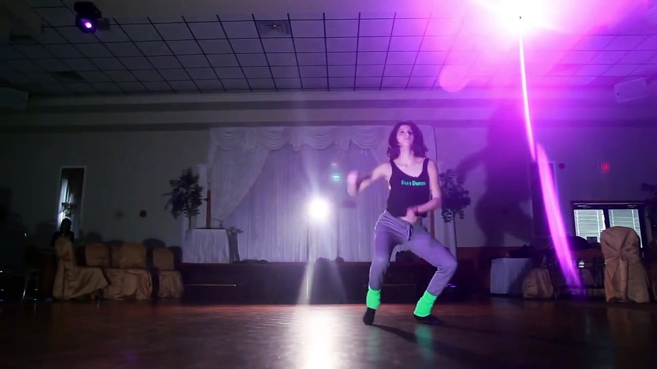 Mehndi Dance Performance "Kamli"