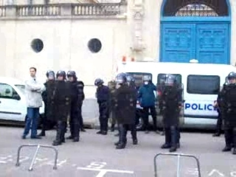 Fin de la manif du 16 mai 2007 devant la préfecture de Caen