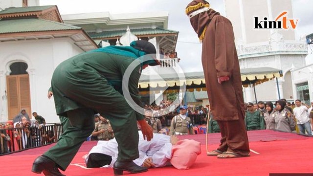 Wanita Acheh pengsan ketika jalani hukuman sebat