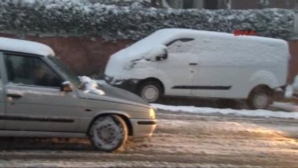 Karlı Yollarda Sürücülerin Zor Anları
