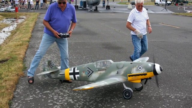 ME 109 BF 109 BIG SCALE RC WARBIRD OLDTIMER MODEL / RC Meeting Berlin Gatow 2015