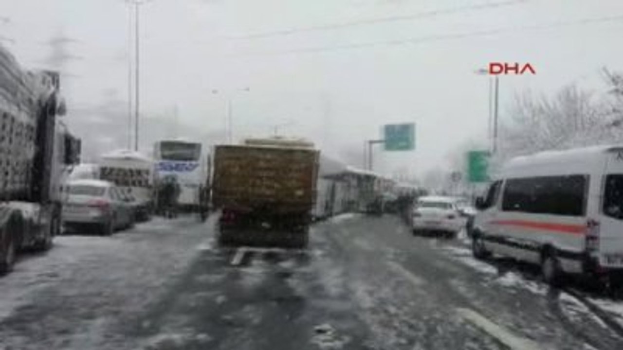 Kocaeli Tem'de Kocaeli-İstanbul Karayolu Kapandı-2