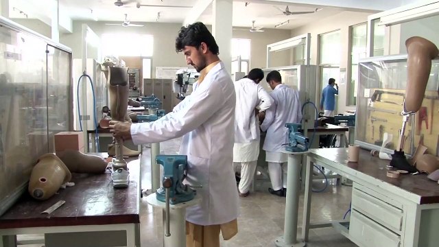 Mit Prothesen in ein neues Leben: Hilfe für Terror-Opfer