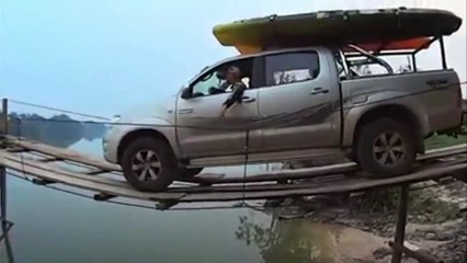 Is This Driver Brave, Lucky Or Stupid