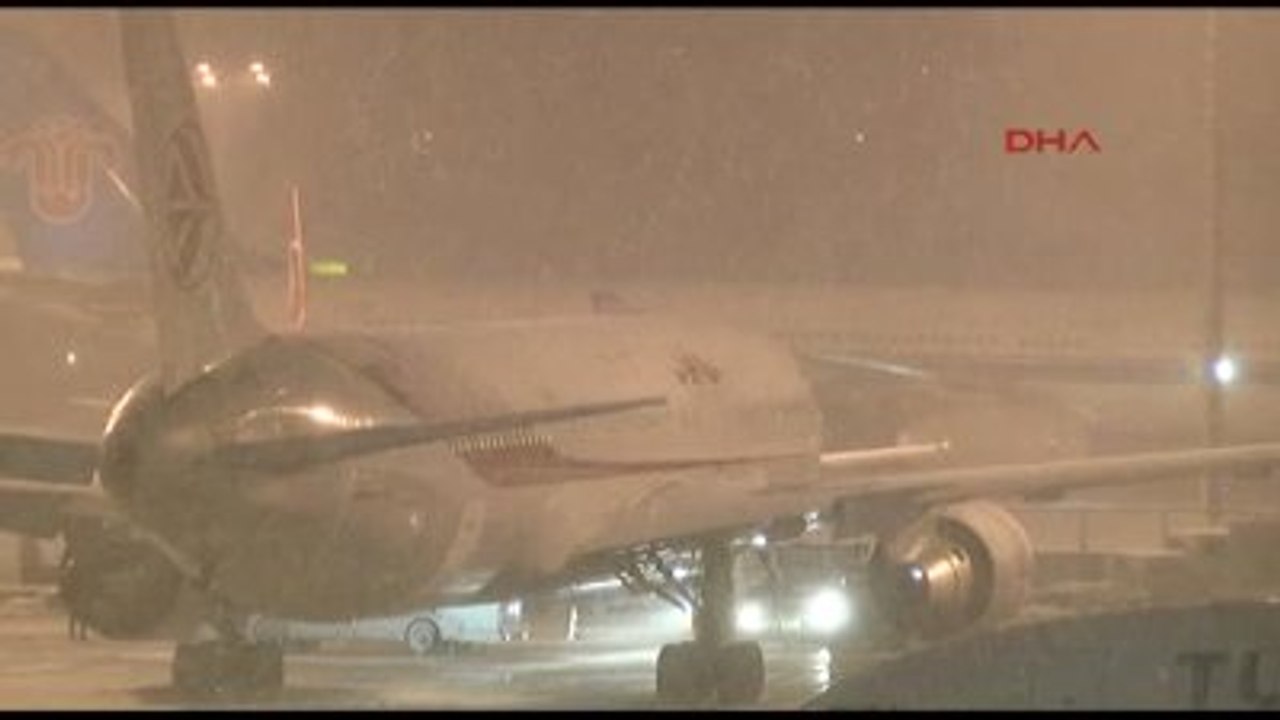 Ataturk Airport Turns İnto Hotel Due To Heavy Snow