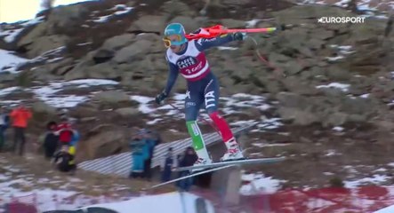 Il fonce dans la porte et la traine jusqu'à l'arrivée