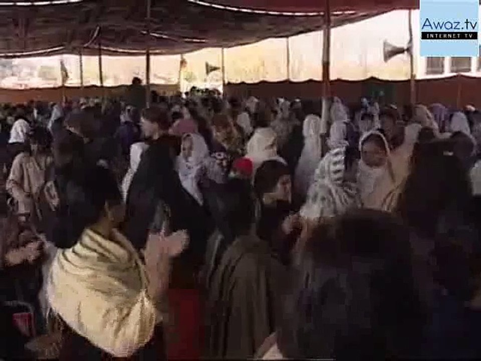 See How Jemima Khan Was Speaking URDU Anchor Naseem Zehra Also enjoying it