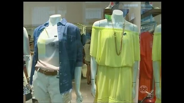 Vendas de roupas amarelas para o Réveillon disparam