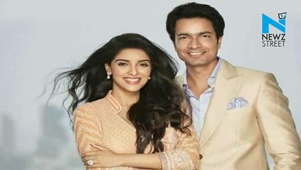 Asin and Rahul’s ‘Gold’ wedding invitation card