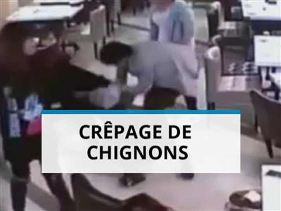 Spectaculaire bataille de nourriture dans un restaurant