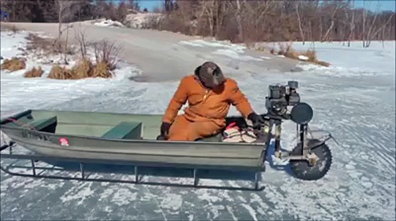 Boat for Ice powered by SAw