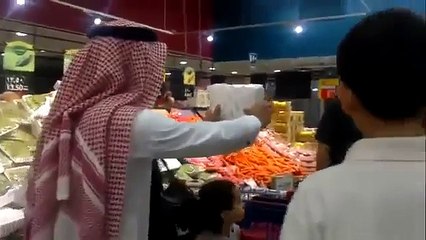 مواطن يفضح منتج كارفور والمسؤول يريد اخفاء الجريمه