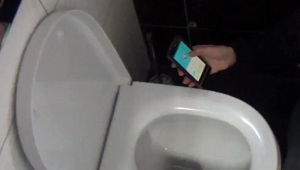 HAOS: Upalio je aplikaciju da prepozna pjesmu na WC šolji - evo rezultata!