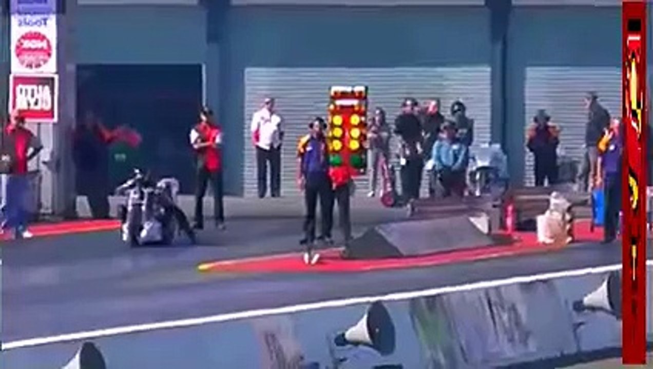 Rescue driver for his rival after his motorcycle crash in the race piggybacks