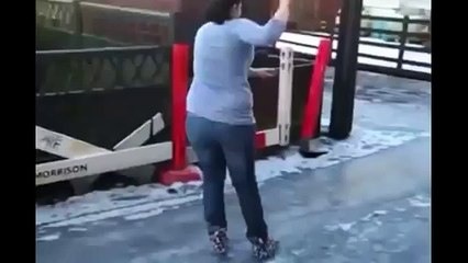 Düşenin Dostu Olmaz Komik Lassa Reklamı
