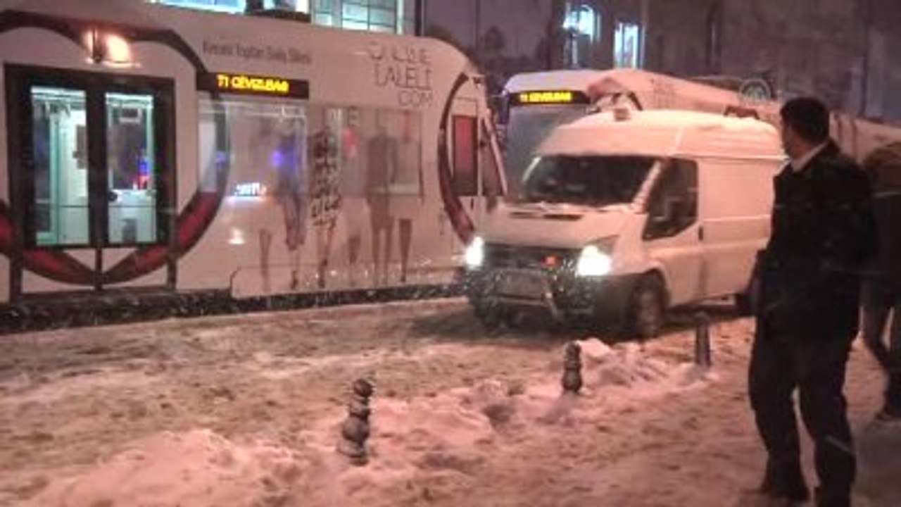 Tramvayda Şüpheli Paket