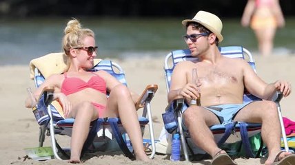 Anna Camp and Skylar Austin Have Romantic Day on a Hawaiian Beach
