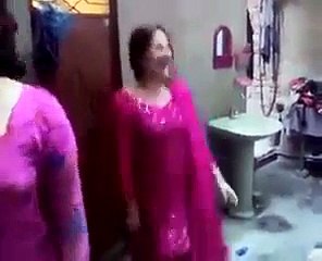 Aunties Dance on Mujra Song - Video Dailymotion_3