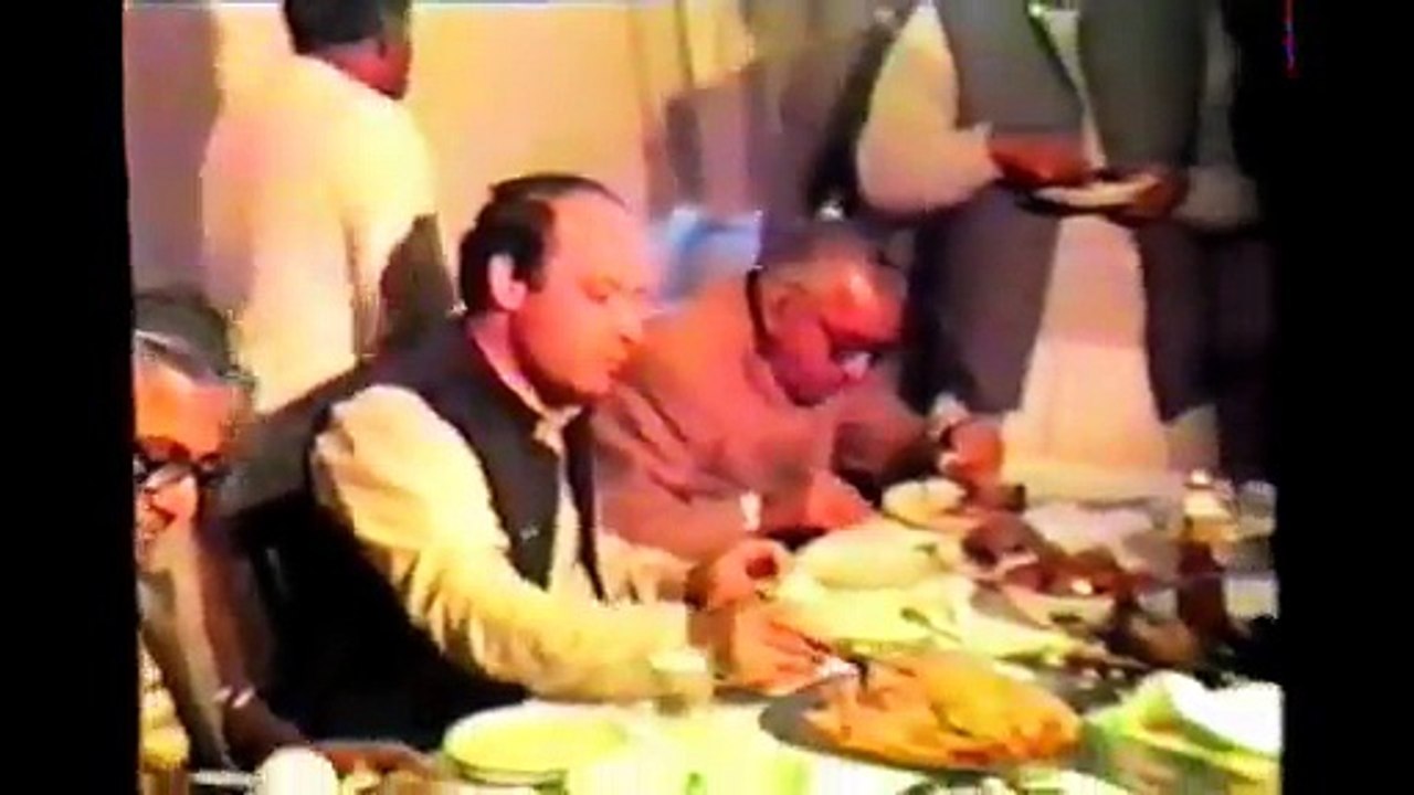 FUNNY Nawaz Sharif Likes Delicious Food With Yogurt Order Servant To Bring Yogurt First