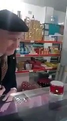 Jo-Muslimani Emocionohet Kur Dëgjon Për Herë Të Parë KUR'AN-in