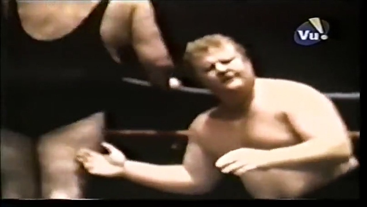 Andre The Giant vs Larry Hennig and Paul Vachon